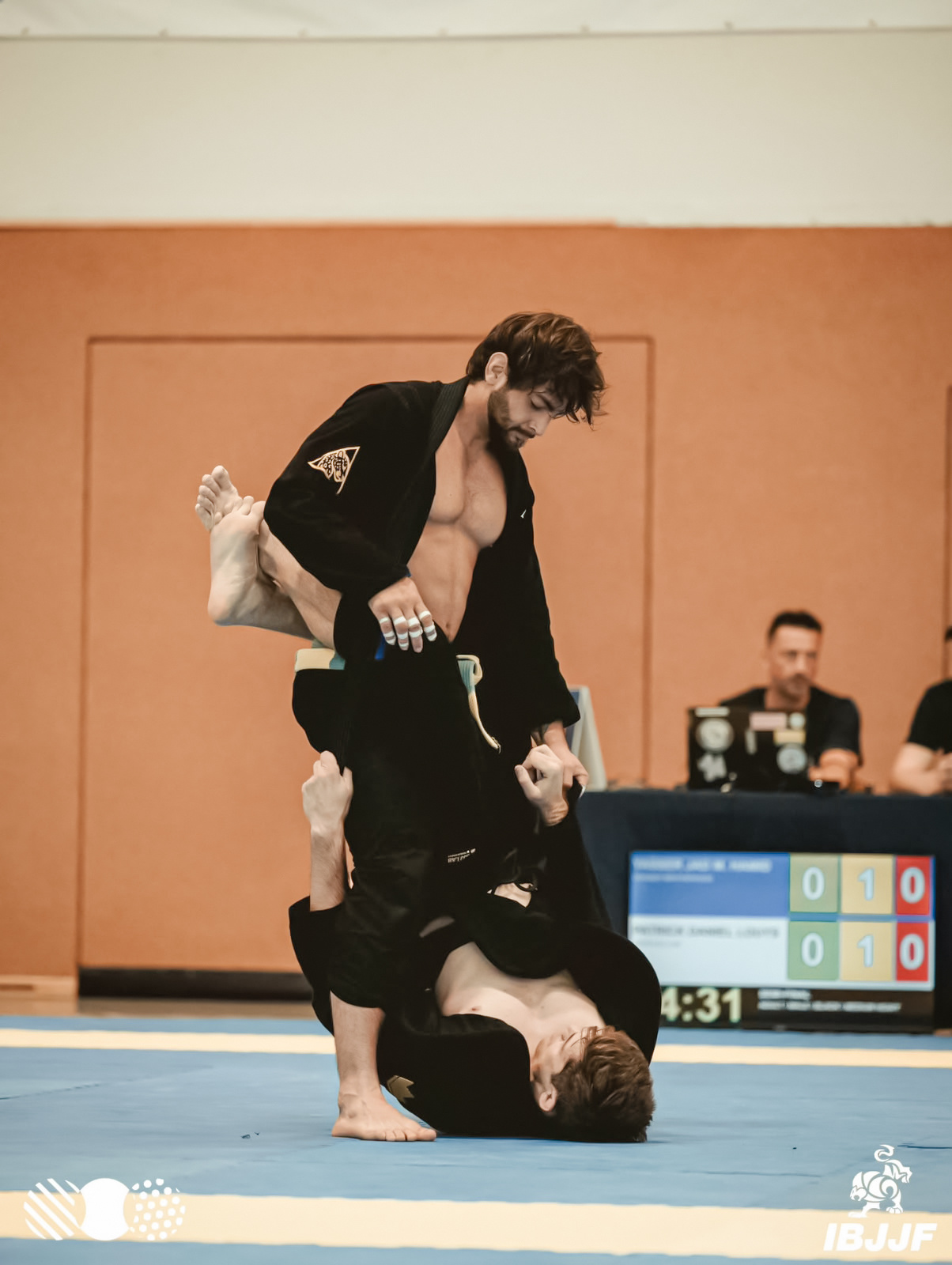 Yasser Martins en acción durante una competición de BJJ